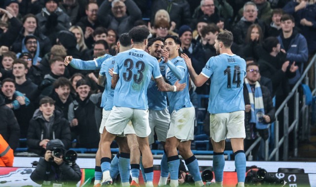 组图：联赛杯曼城顺利晋级 众将开心庆祝