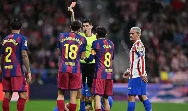 诺坎普一夜崩塌！巴萨10人作战0-2完败！欧冠出局一步之遥！拉师傅真不行，巴斯快救驾