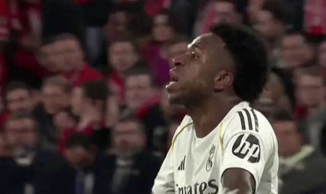 皇马内讧疑云：两位亿元巨星激烈争执，怒瞪与骂声四起！