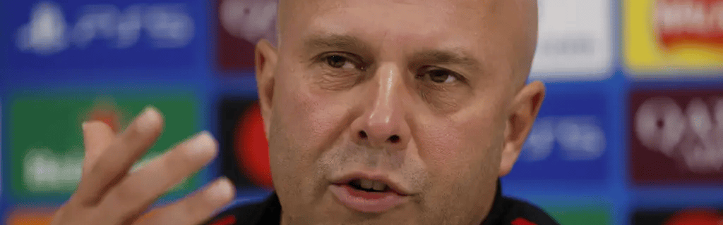 4.5亿引援打水漂？利物浦主场遭绝杀跌出前五，斯洛特帅位告急，阿隆索或重返安菲尔德救火！